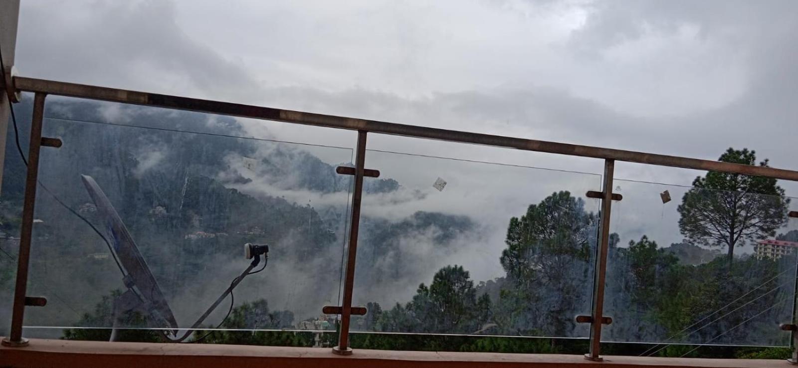 Mystic Forest View Kasauli I Serviced Villa I Best Seller I Vacations I Family Events I Open Air Lawn I Sky Bonfire I Kasauli By Exotic Stays Exterior photo